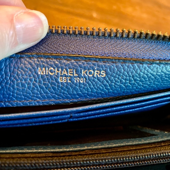 💥Michael Kors Pebbled Leather Zip Around Wallet💥 - Picture 4 of 12